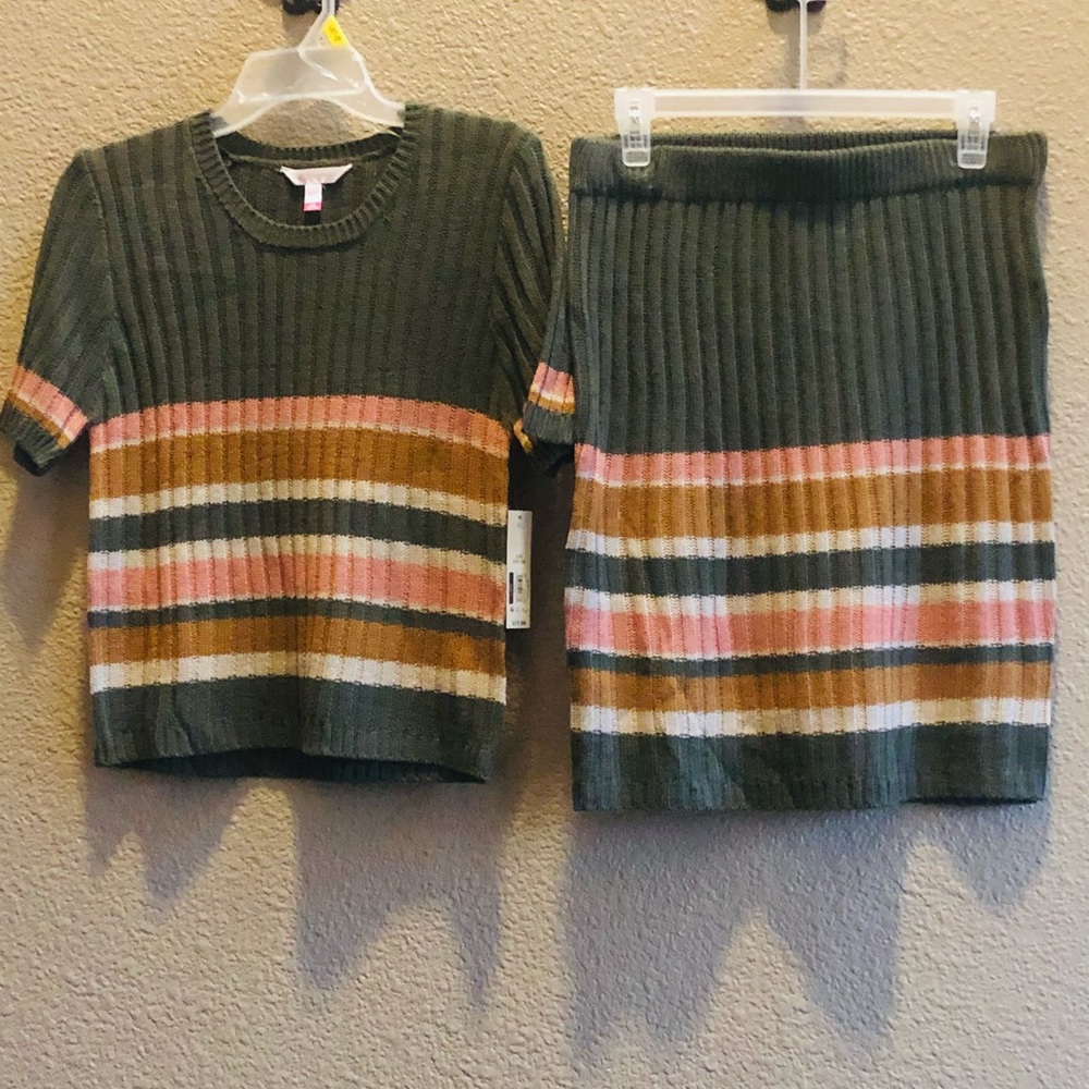 NWT Sweater & Skirt Set! Large - Picture 3 of 5